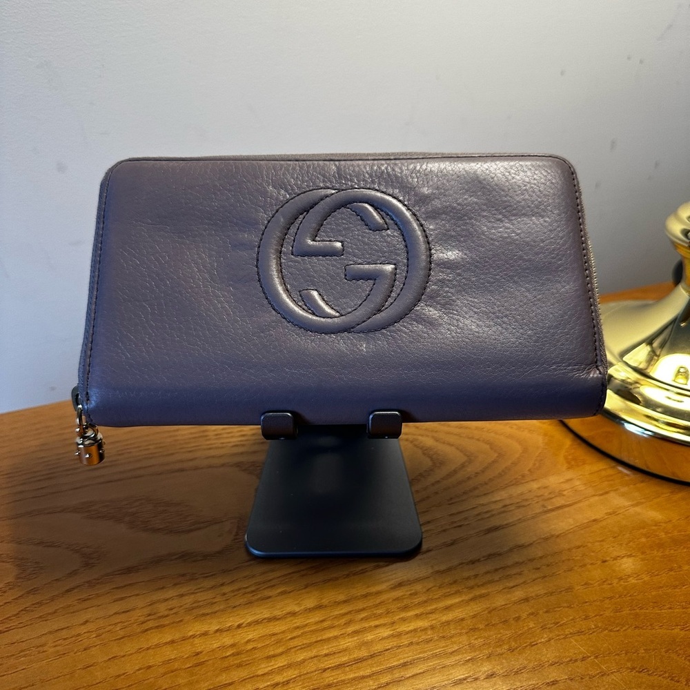 Gucci Mauve Leather Soho Zip Wallet - Picture 1 of 11